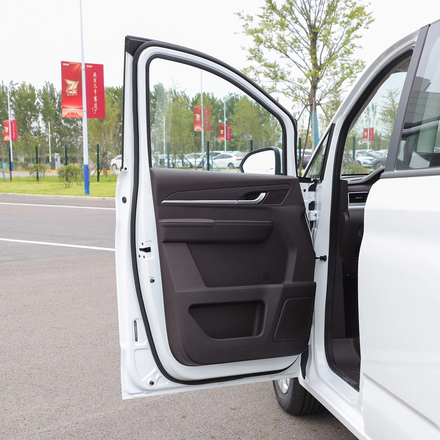 BAW Vans MPV Carga — Interior